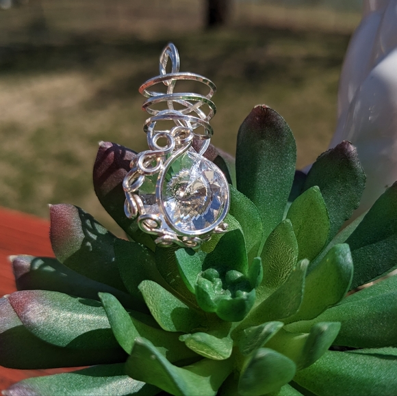 .925 Sterling Silver Crescent Moon Pendant Sparkly Artisan Spiral Beautiful - Picture 16 of 17